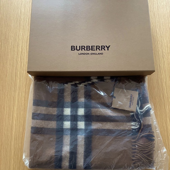 NEW Large Burberry Cashmere Scarf (O/S) - Picture 1 of 5